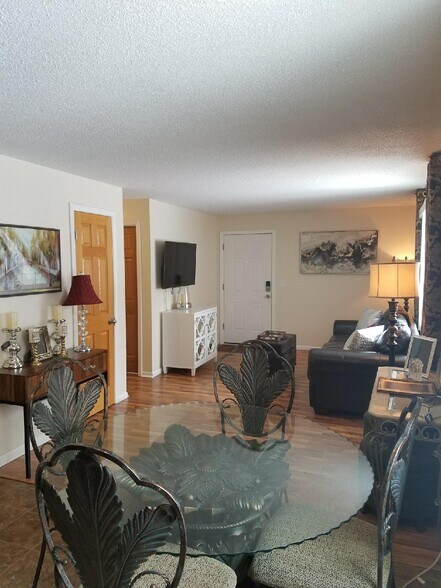 Building Photo - 6035 Main St NE