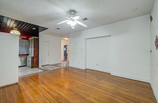 Building Photo - 5419 Gulfton St