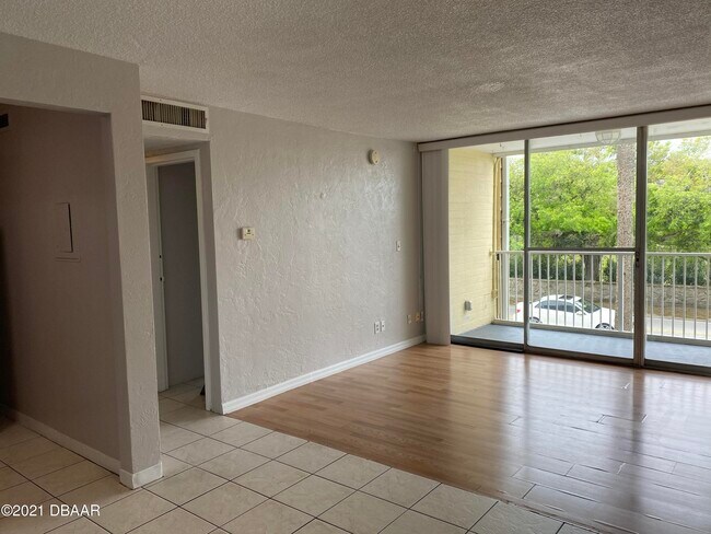 Building Photo - 732 N Halifax Ave