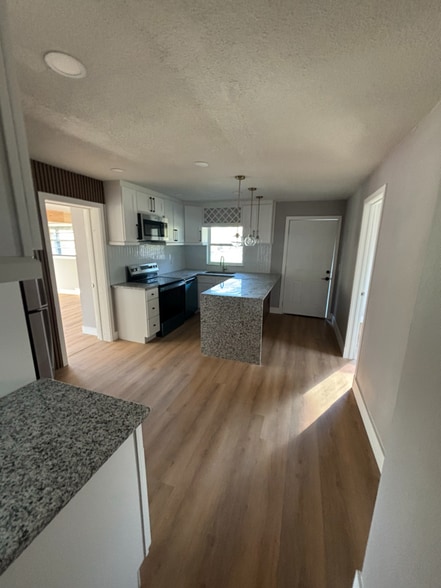 Building Photo - 5500 Huber Dr