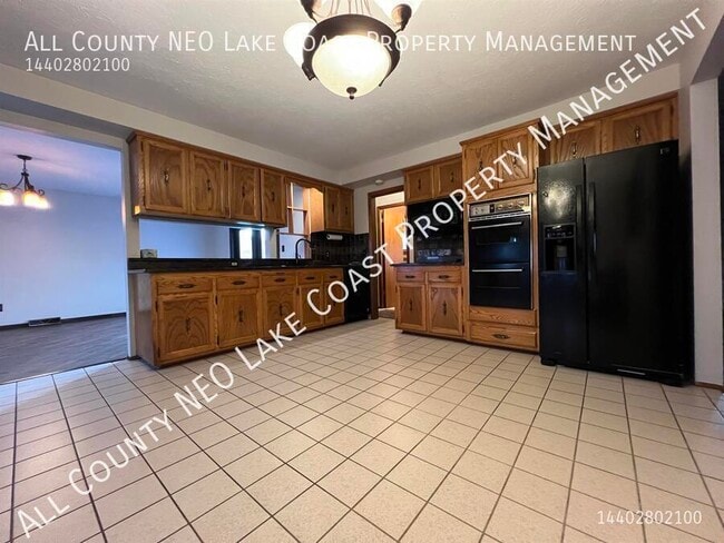 Building Photo - 9953 Shady Ln