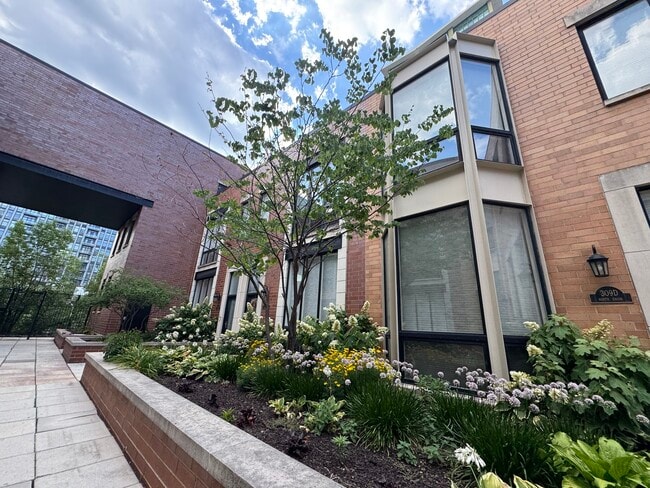 Building Photo - 311 N Union Ave