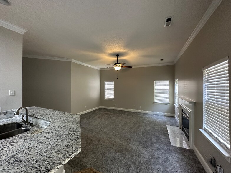 Building Photo - 4722 Lone Tree Ct