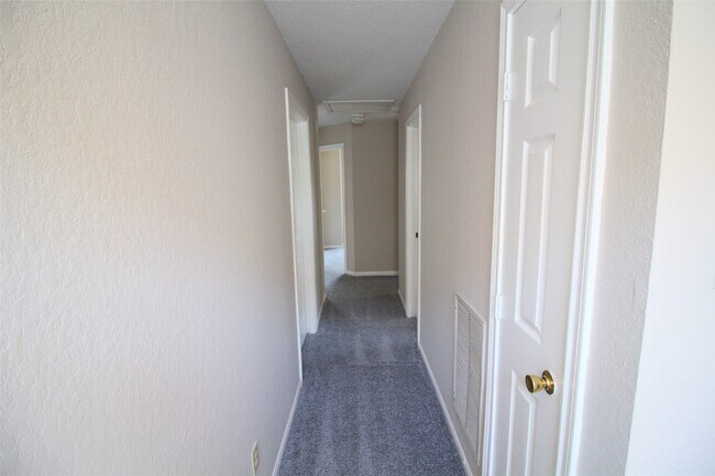 Building Photo - 2117 Whittier Dr