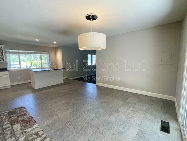 Building Photo - 626 Huntleigh Dr