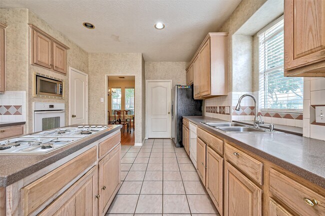 Building Photo - 6806 Rhodes Ct