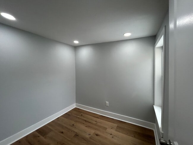 Building Photo - 1049 Mercy St