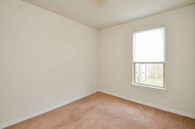 Building Photo - 16608 Spirit Lake Ct