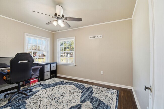 Building Photo - Spacious Home near I-244