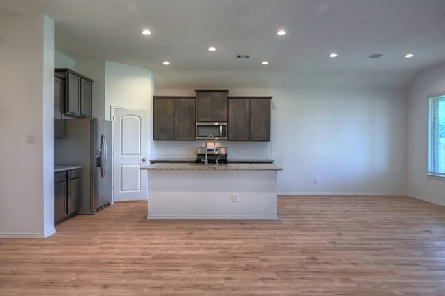 Building Photo - 31603 Zoe Pt