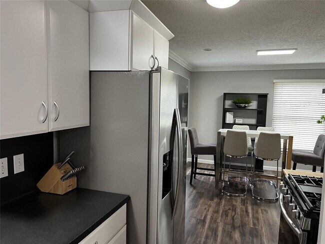 Building Photo - 512 Krebs Ln