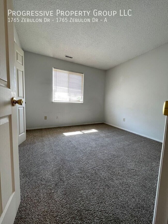 Building Photo - 1765 Zebulon Dr