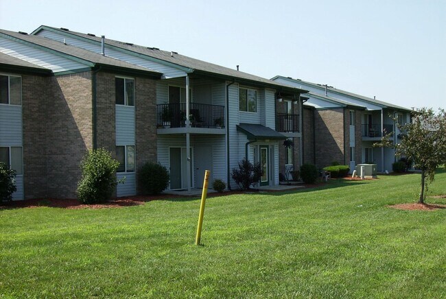 Building Photo - TWO BEDROOM ONE BATH DOWNSTAIRS