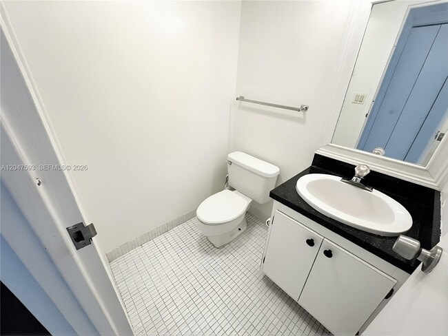Building Photo - 100 Bayview Dr