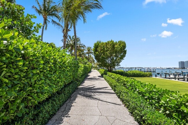 Building Photo - 246 Merrain Rd