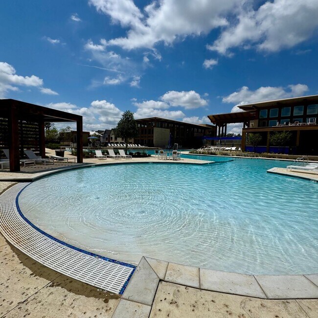 Building Photo - Discover Iris Grove at Everlee