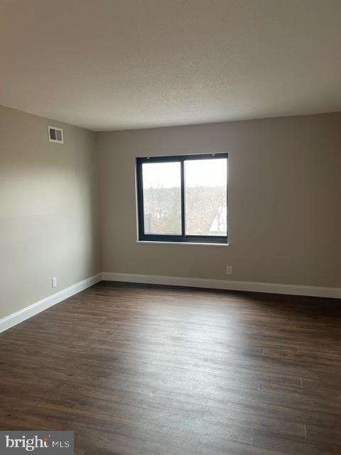 Building Photo - 205 Yoakum Pkwy