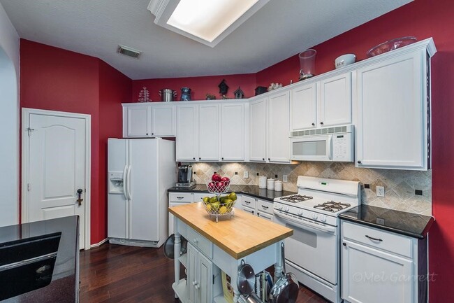 Building Photo - 23915 Elden Hills Ct