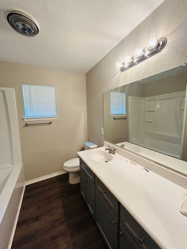 Building Photo - 3309 Alta Vista Dr
