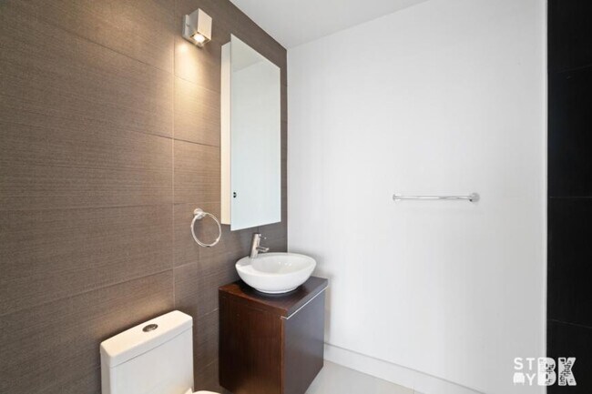 Building Photo - 3 bedroom in BROOKLYNBrooklyn NY 11238