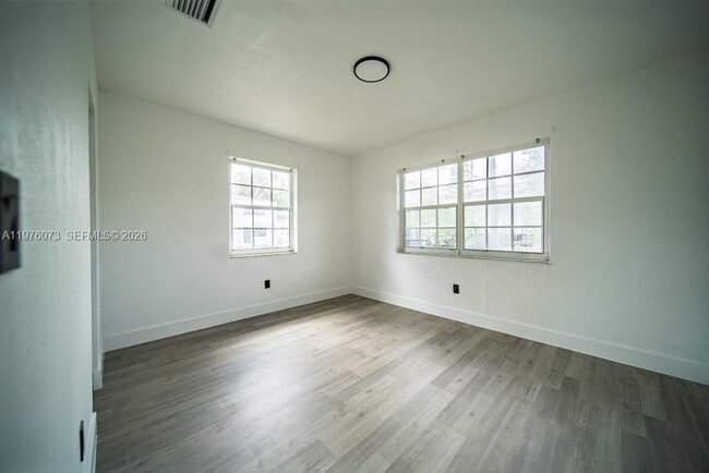 Building Photo - 533 NE 67th St