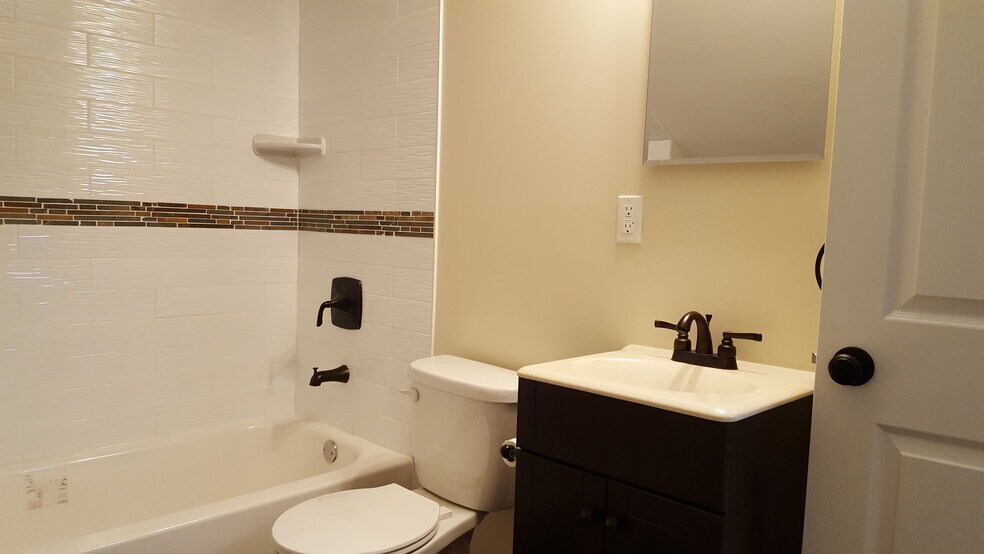Bathroom - 27 High St