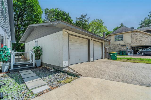 Building Photo - 1115 Douglas Dr