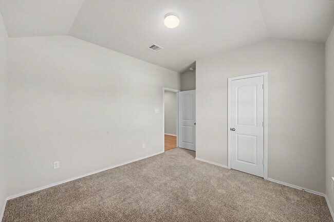 Building Photo - 18287 Woodpecker Trl