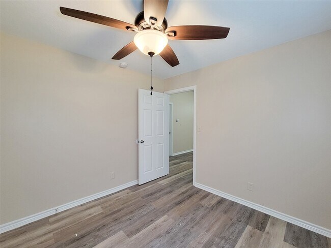 Building Photo - 12700 Royal Green Dr