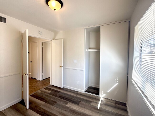 Building Photo - NO HOA! 4-Bedroom Single-Story Home in Henderson – Pets Welcome!