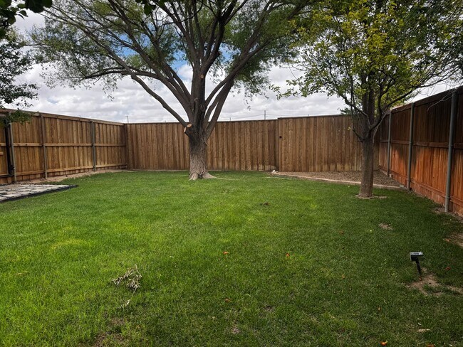 Building Photo - Stunning 3 Bed, 2 Bath Home in Sunridge Subdivision