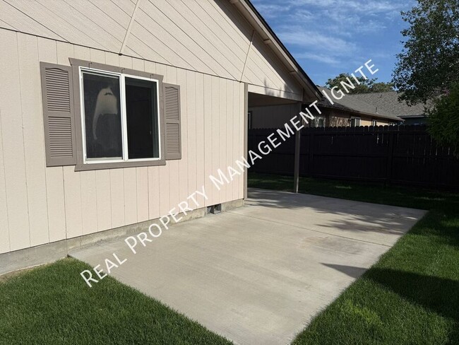 Building Photo - 1933 SW 35th Pl