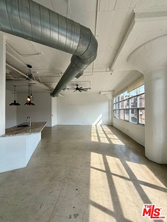 Building Photo - 530 Molino St