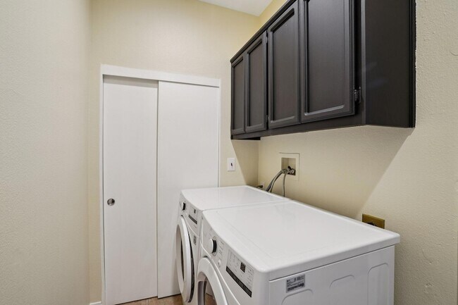 Building Photo - 29 Lakeshore Dr