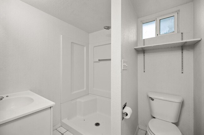 Building Photo - East Valley Home With Large Yard!