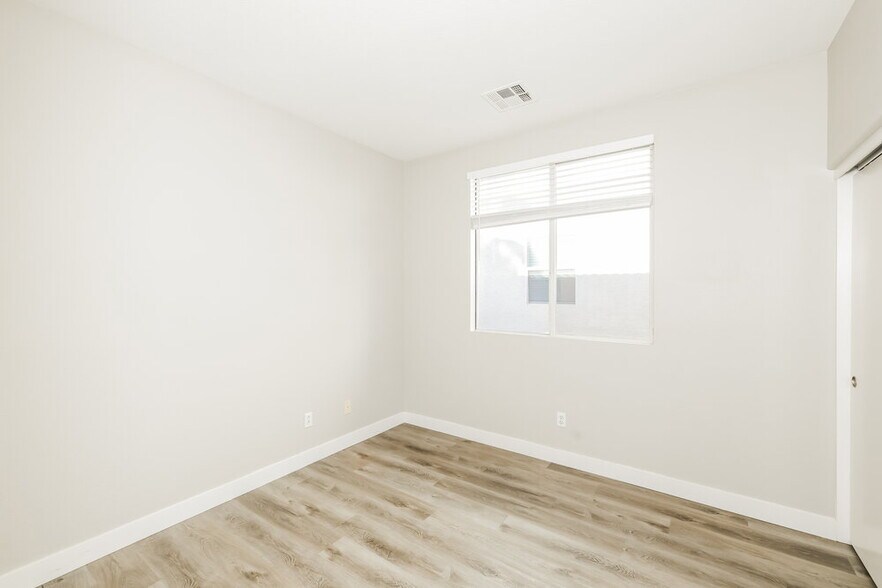 Building Photo - 1931 Giant Pine Ave