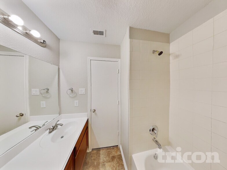 Building Photo - 20435 Shiloh Mist Ln