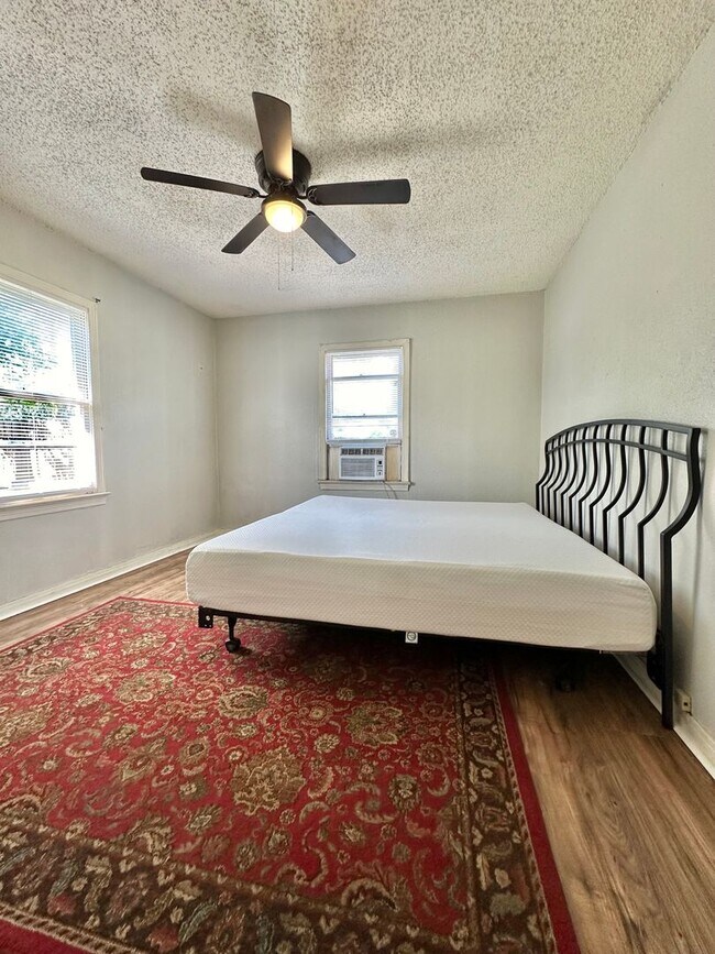 Building Photo - COMING MARCH 2026 - Cozy Santa Rita Duplex!