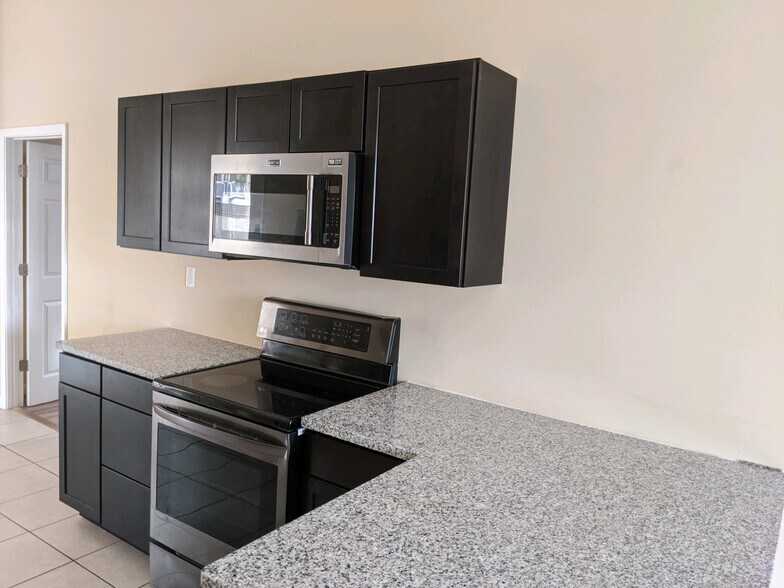 Building Photo - 3326 Ruckle St