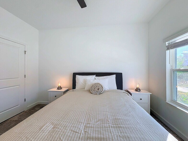 Building Photo - 2701 Scrapbook St