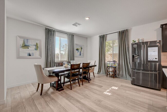 Building Photo - Modern Comfort Meets Stunning Mountain Views