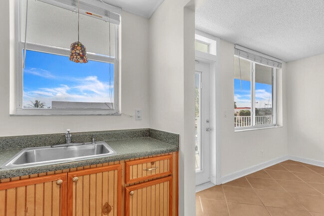 Building Photo - 104 Paradise Harbour Blvd