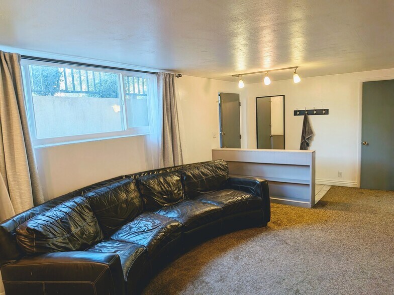 Building Photo - 1454 S 320 E