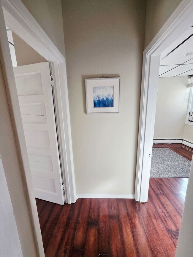 Building Photo - 20 Walnut St