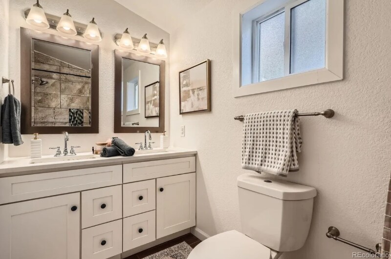 Building Photo - 2426 S Acoma St