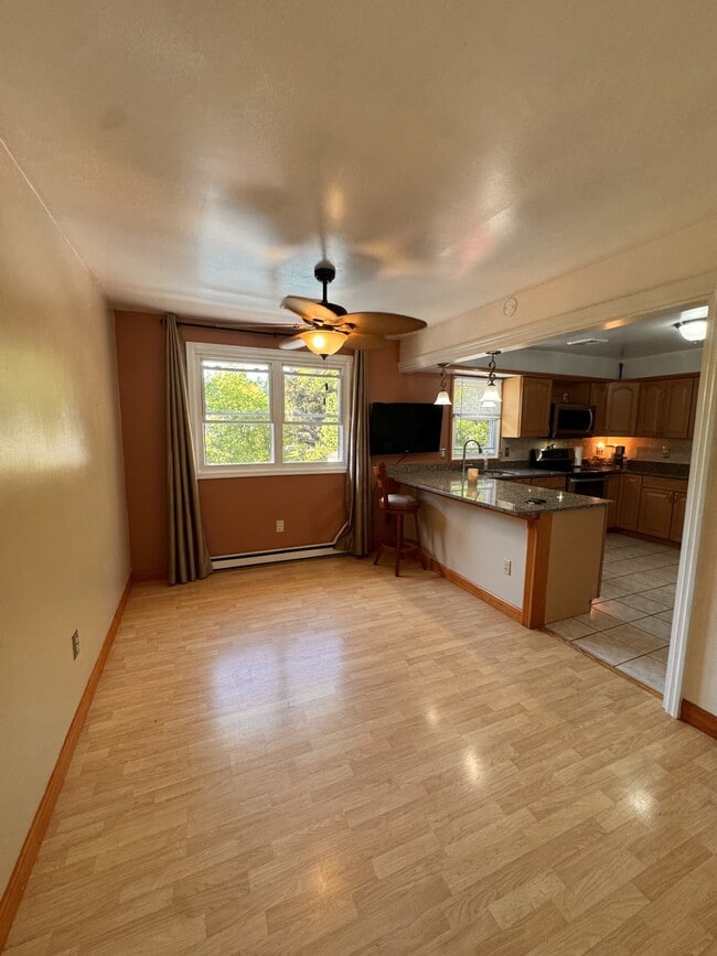 Building Photo - 4902 Creek Dr