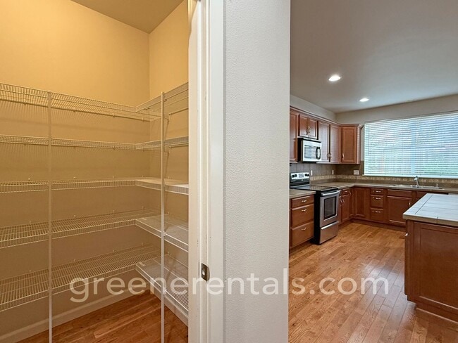 Building Photo - 4BR/2.5BA with Bonus Loft and Den in Lacey