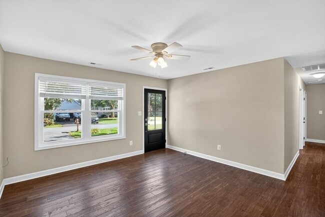 Building Photo - 43215 Riverside Dr