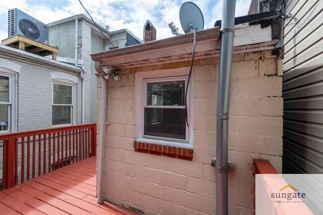 Building Photo - 427 S Durham St