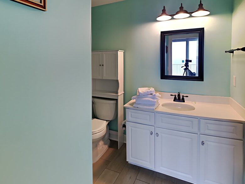 Building Photo - 10625 Front Beach Rd